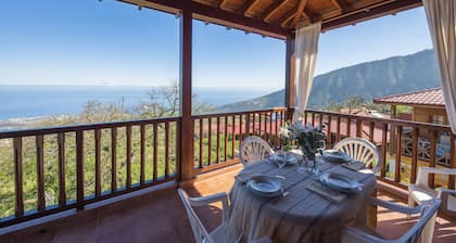 MOUNTAIN VILLA WITH SEA VIEWS (FREE WIFI)
