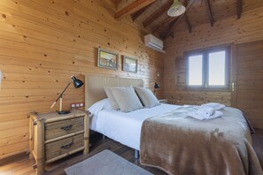 2 bedrooms, desk, iron/ironing board, travel crib