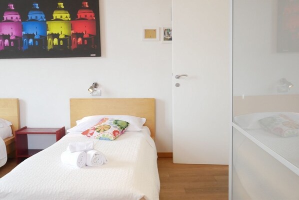 2 habitaciones, tabla de planchar con plancha, wifi y ropa de cama 