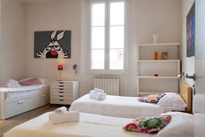 2 habitaciones, tabla de planchar con plancha, wifi y ropa de cama 