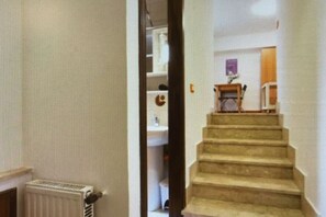 Interior - Our studio is located near via Libertà, in a context full of restaurants, bars and shops! A stone's throw from Notarbartolo Station and the English Garden.Well connected with the rest of the city and with Mondello beach by buses 806 and 101 (bus stop 5  (Palermo)