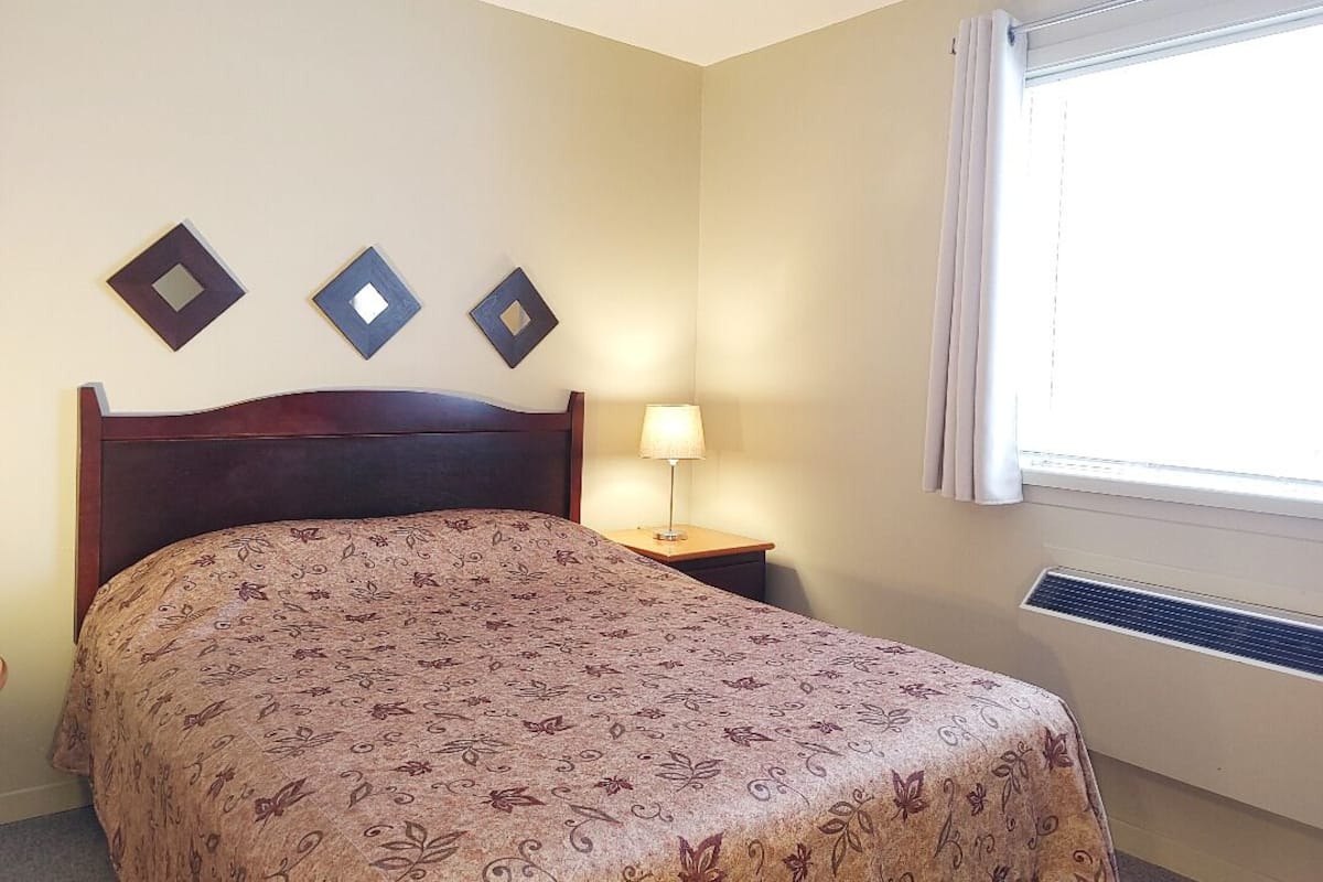 1 bedroom, blackout drapes, iron/ironing board, free WiFi