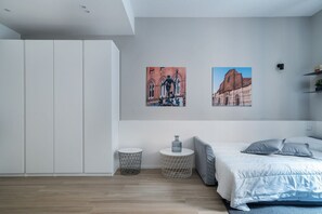 Iron/ironing board, WiFi, bed sheets - GuestHost - Delightful and bright studio located in the historic center of Bologna is able to accommodate up to 4 people and equipped with every comfort, you will feel yourself at home! The apartment is located in the center, where you can enjoy all the  (Bologna)