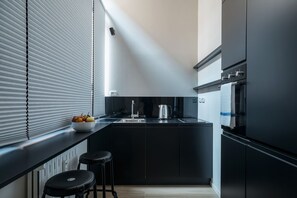 Oven, stovetop, dishwasher, toaster - GuestHost - Delightful and bright studio located in the historic center of Bologna is able to accommodate up to 4 people and equipped with every comfort, you will feel yourself at home! The apartment is located in the center, where you can enjoy all the  (Bologna)