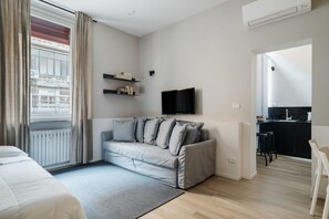 Living area - GuestHost - Delightful and bright studio located in the historic center of Bologna is able to accommodate up to 4 people and equipped with every comfort, you will feel yourself at home! The apartment is located in the center, where you can enjoy all the  (Bologna)