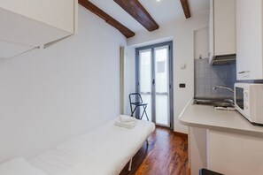 Iron/ironing board, WiFi - Studio for 1 Sant'Ambrogio M2 - Walk everywhere! (Milano)