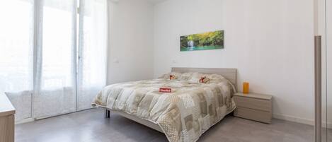 2 bedrooms, iron/ironing board, WiFi