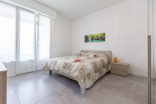 2 bedrooms, iron/ironing board, WiFi