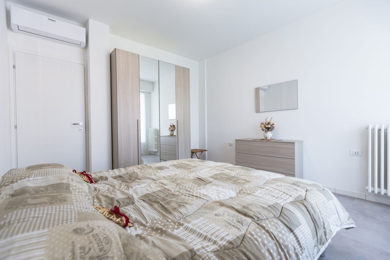 2 bedrooms, iron/ironing board, WiFi