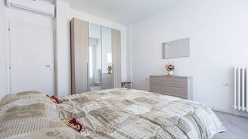 2 bedrooms, iron/ironing board, WiFi