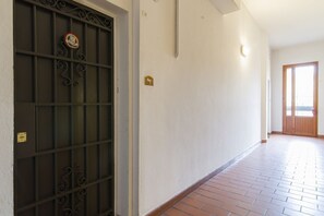 Interior - GuestHost - Brand new one bedroom apartment a short distance from the center situated on the second floor of a historic building without elevator and can accommodate up to 4 people. You will also find a well-kept small terrace overlooking the greenery fr (Bologna)