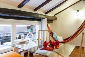 Dining - Brand new one bedroom apartment a short distance from the center situated on the second floor of a historic building without elevator and can accommodate up to 4 people. You will also find a well-kept small terrace overlooking the greenery from the windo (Bologna)