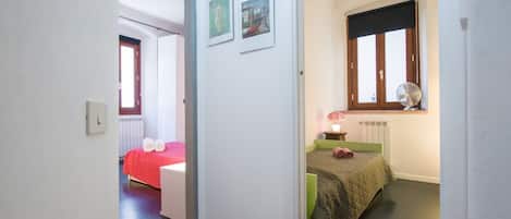 2 soverom, strykejern/-brett, reiseseng for barn og wi-fi