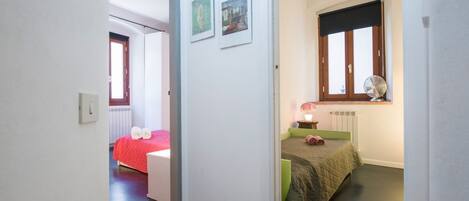 2 soverom, strykejern/-brett, reiseseng for barn og wi-fi