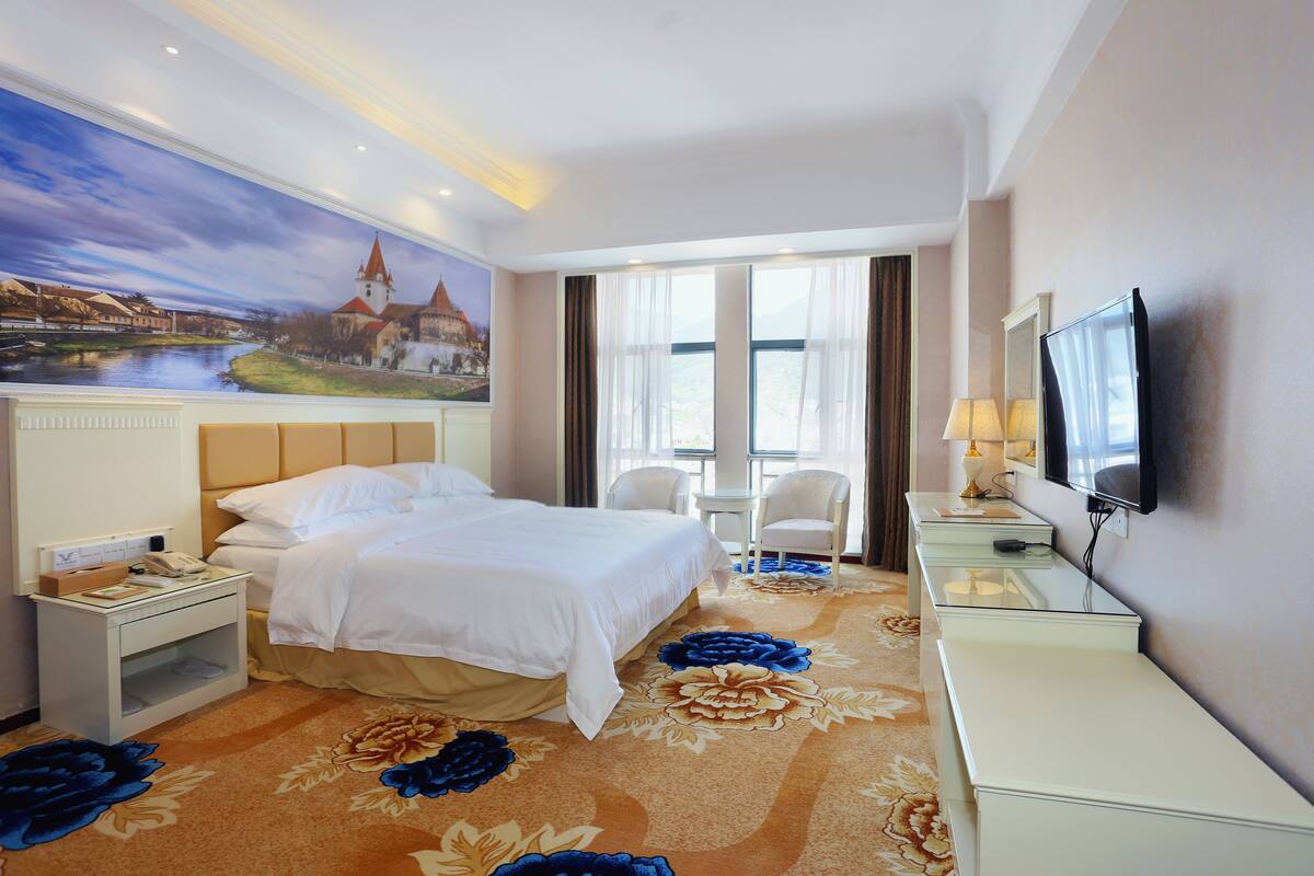 Standard Double Room | Desk, blackout drapes, iron/ironing board, free WiFi