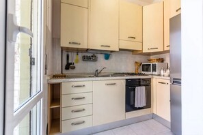 Fridge, microwave, stovetop, cookware/dishes/utensils