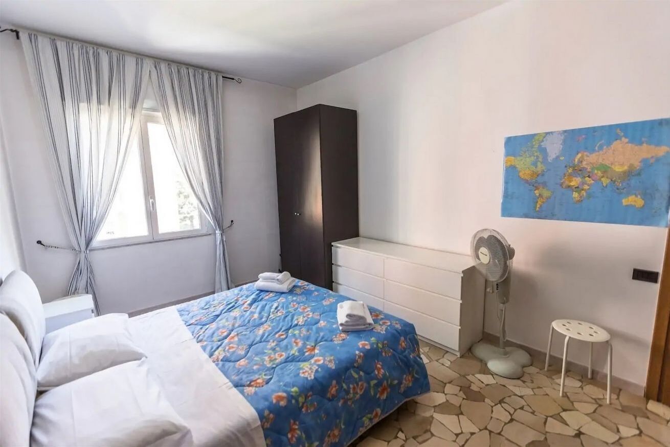 1 habitación, tabla de planchar con plancha y wifi 