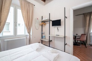 1 bedroom, iron/ironing board, WiFi, bed sheets - GuestHost - Lovely apartment of about 30 sqm, able to accomodate up to 3 guests, located on the second floor of a well-maintained historic building (NO elevator). The property is in the heart of Florence’s historic center, just a two-minute walk from P (Firenze)