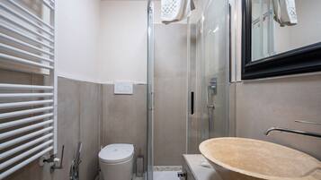 Douche, sĂšche-cheveux, bidet