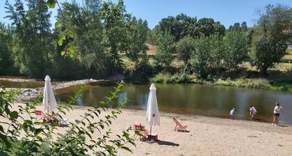 3 bedroom farmhouse with 3m splash pool, sleeps 6/8, pretty views, Arganil 2 km