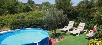 3 bedroom farmhouse with 3m splash pool, sleeps 6/8, pretty views, Arganil 2 km 