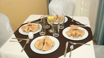 Café da manhã completo grátis todos os dias