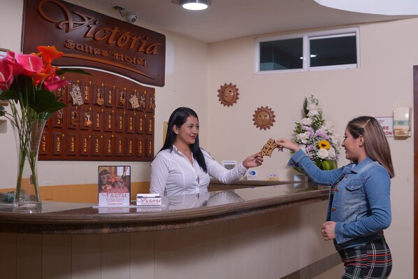 Reception - Victoria Suites Hostal (Santo Domingo de los Colorados)