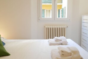 1 habitación, tabla de planchar con plancha y wifi 