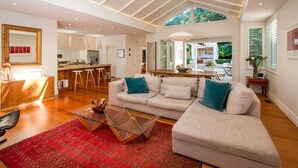 House, 3 Bedrooms | Living area - Executive residence in Freeman's Bay (Auckland)