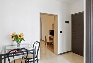Dining - Piazza Garibaldi Functional Apartment (Bari)