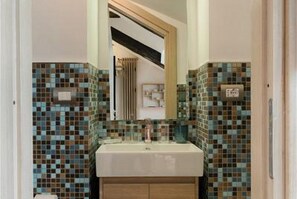 تجهيزات دش، مجففات شعر، مراحيض شطف، مناشف