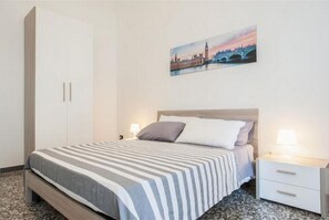 2 slaapkamers, een strijkplank/strijkijzer, wifi, beddengoed
