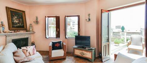 Télévision, cheminée