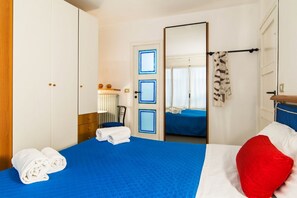 1 bedroom, desk, iron/ironing board, WiFi