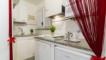 Fridge, oven, coffee/tea maker, toaster