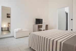 1 slaapkamer, een strijkplank/strijkijzer, wifi, beddengoed