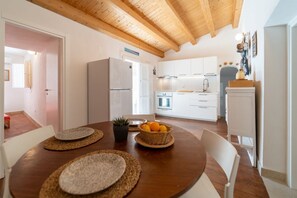 Dining - GuestHost - Elegant and comfortable 107sqm apartment located on the 1st floor (without lift) of a characteristic period building that still retains its peculiar features, in an elegant setting in the heart of Ortigia (historic centre). Perfect for big gr (Siracusa)