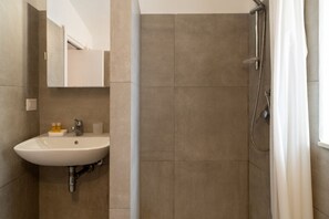 Dusche, Haartrockner, Bidet