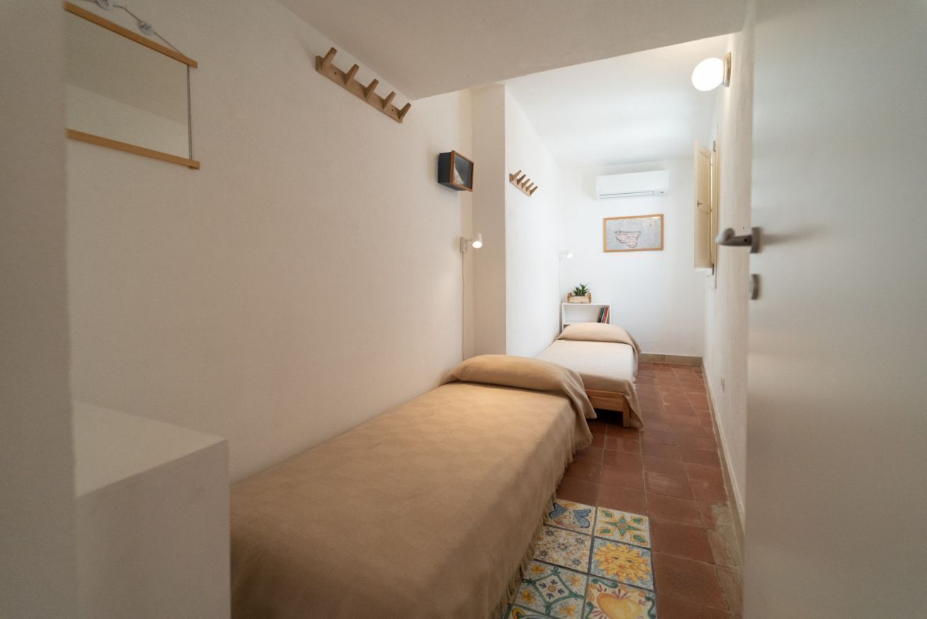 2 bedrooms, iron/ironing board, WiFi
