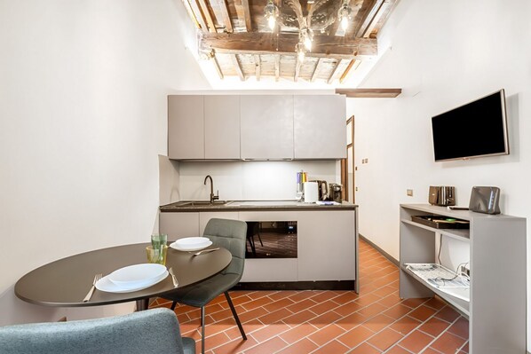 Fridge, microwave, stovetop, toaster