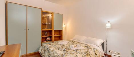 Bügeleisen/Bügelbrett, WLAN, Bettwäsche