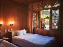 Economy Twin Room, Multiple Bedrooms | Premium bedding, down comforters, individually decorated, free WiFi