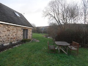 Outdoor dining - Escape to Rural Highlands Stunning Scenery, Sound of the Burn  Licence PK11943F (Aberfeldy)