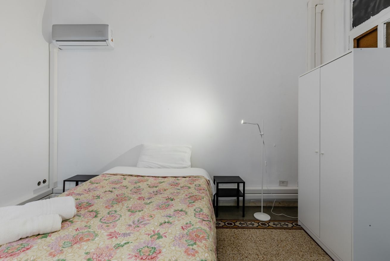 1 bedroom, desk, iron/ironing board, WiFi