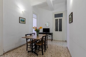 تناول الطعام