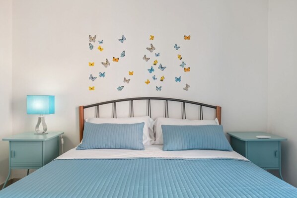 2 bedrooms, iron/ironing board, WiFi