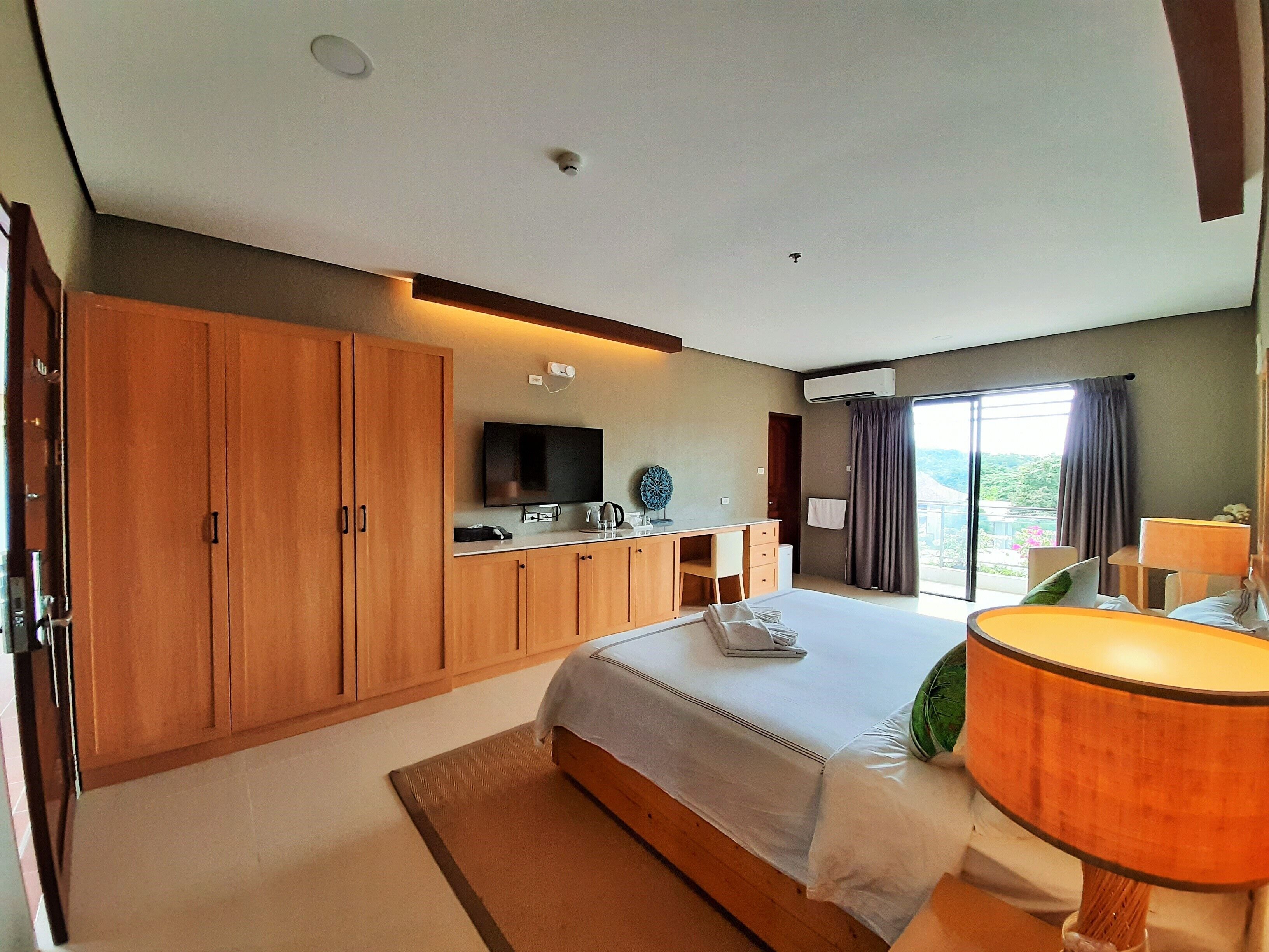 suite room | egyptian cotton sheets, premium bedding, free wifi