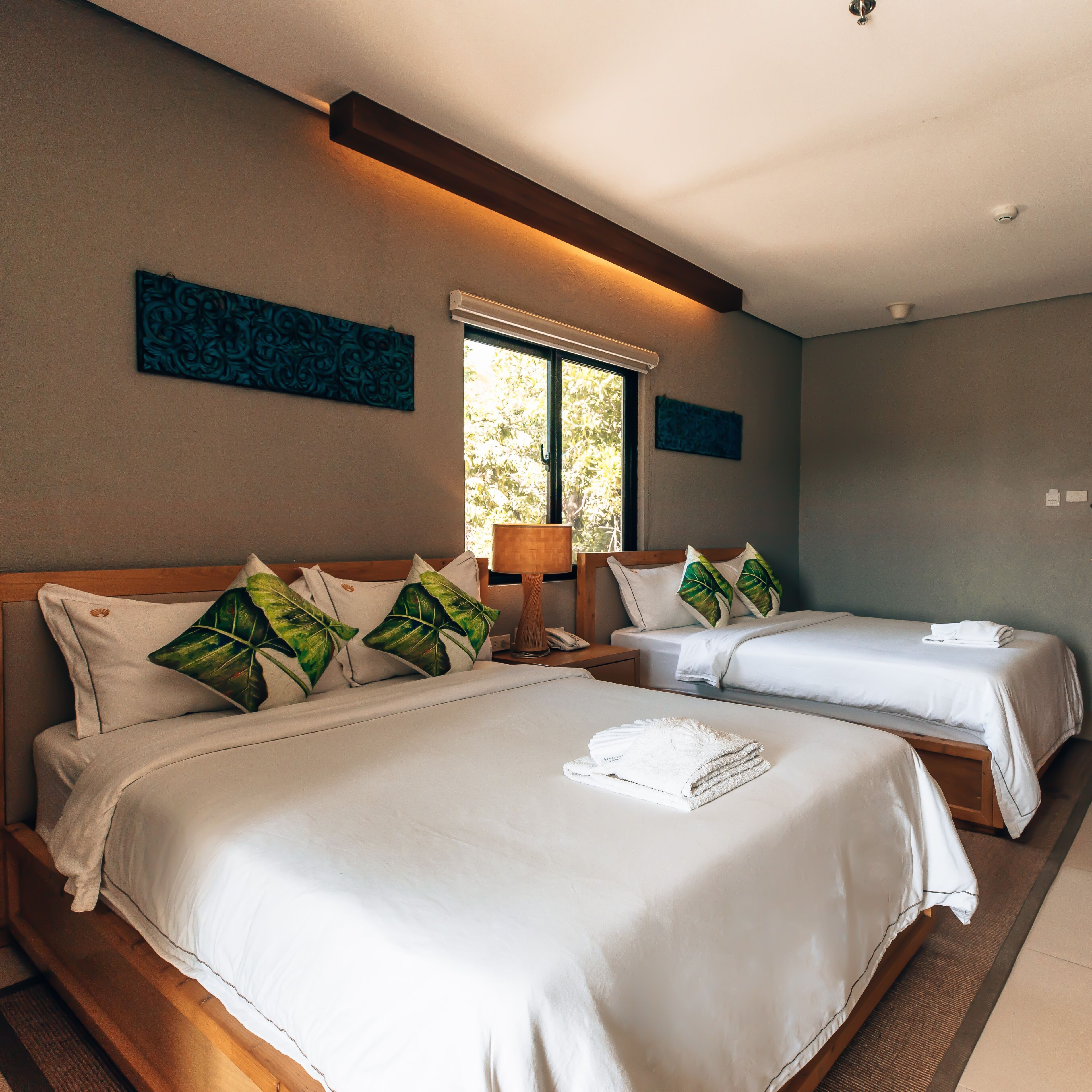 deluxe room | egyptian cotton sheets, premium bedding, free wifi