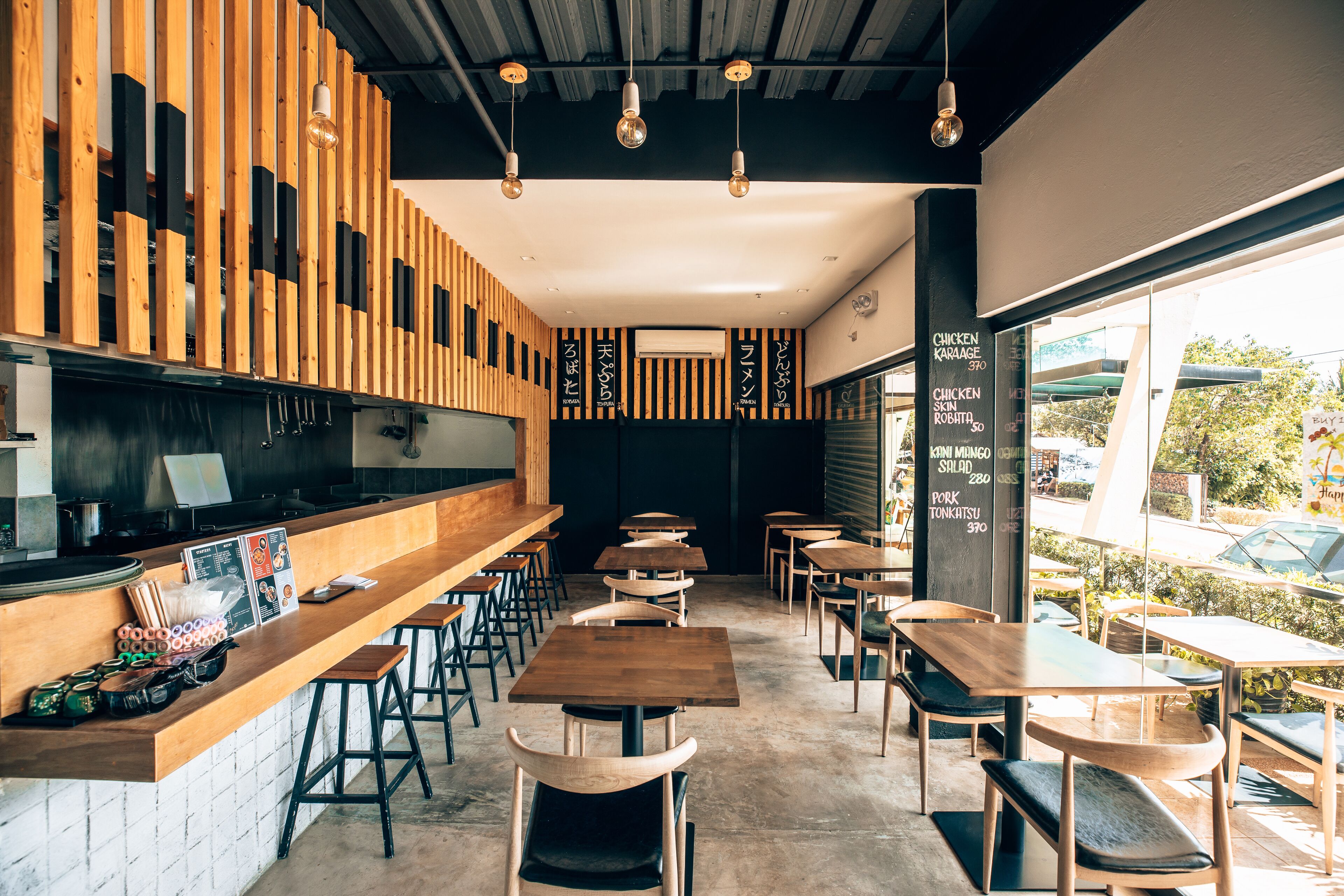 2 restaurants, breakfast, lunch served; local and international cuisine