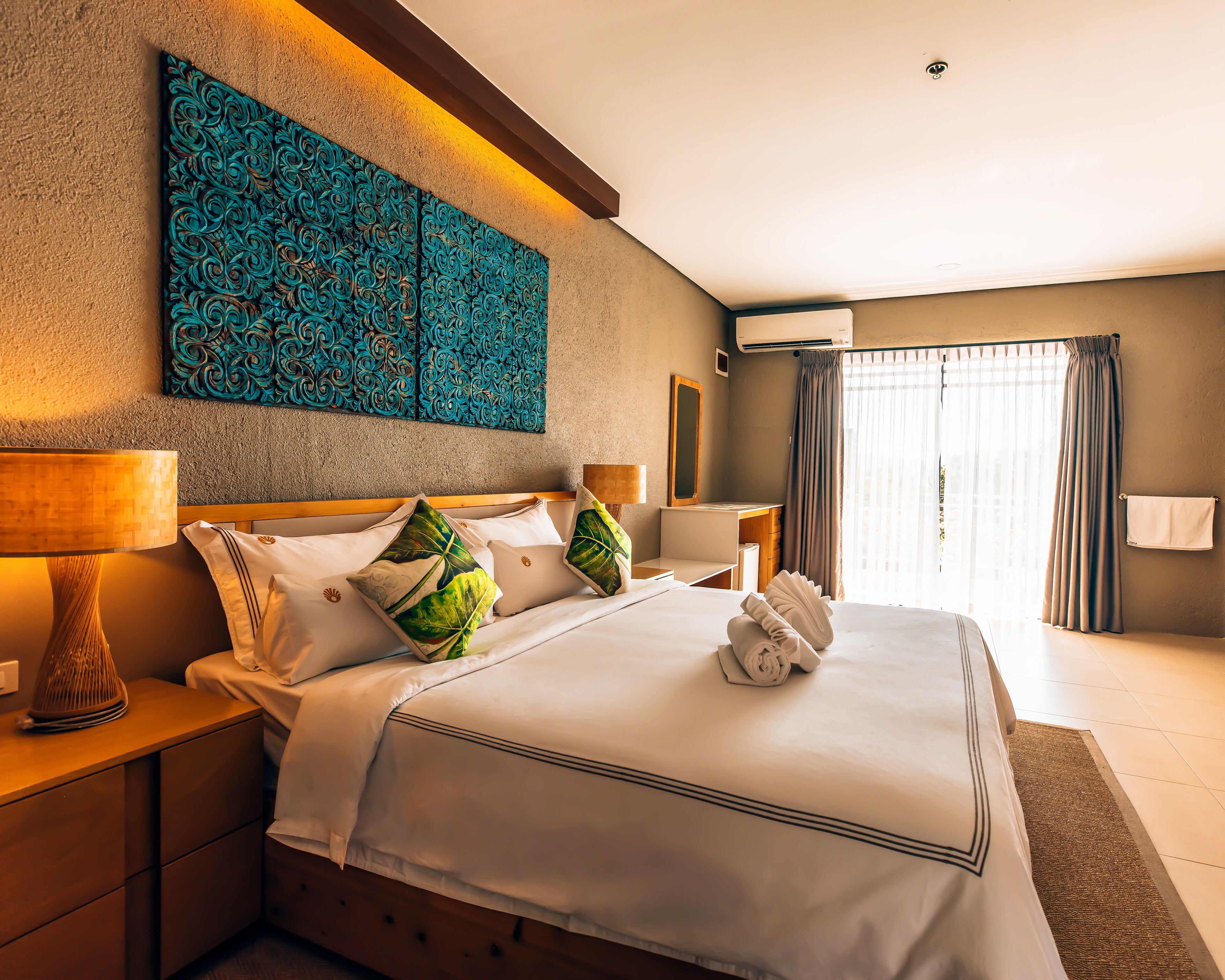 suite room | egyptian cotton sheets, premium bedding, free wifi